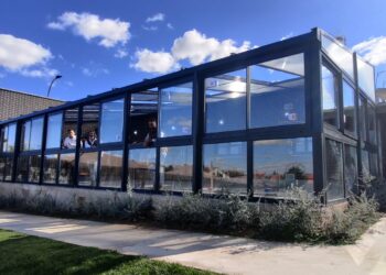 En licitación la gestión de la cafetería de las piscinas municipales y las pistas de pádel