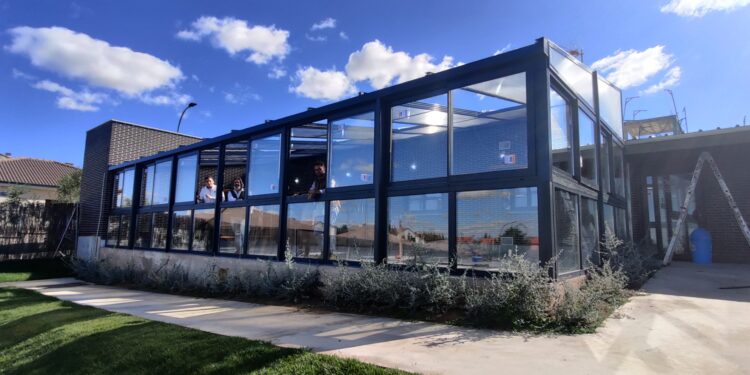 En licitación la gestión de la cafetería de las piscinas municipales y las pistas de pádel