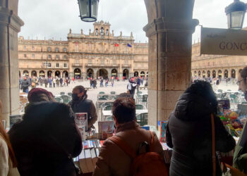 Las librerías vuelven a los soportales de la Plaza Mayor para celebrar el Día del Libro