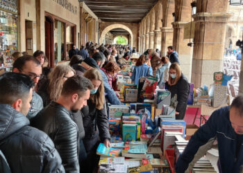 Las librerías vuelven a los soportales de la Plaza Mayor para celebrar el Día del Libro