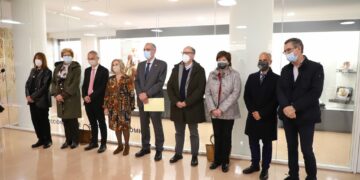 La exposición de figuras de cera y escayola ‘transporta’ a la Facultad de Medicina a la anatomía del siglo XIX