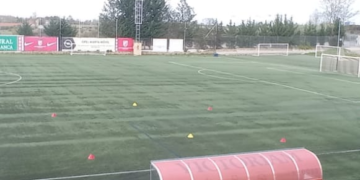 Mantenimiento y recebado para la puesta a punto de los campos de fútbol