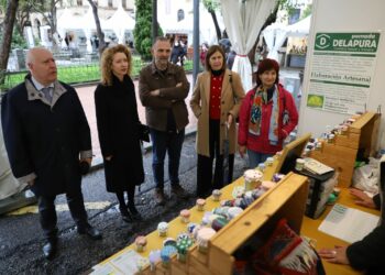 La Feria de Artesania reúne en la plaza de Los Bandos a 35 expositores