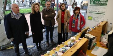 La Feria de Artesania reúne en la plaza de Los Bandos a 35 expositores
