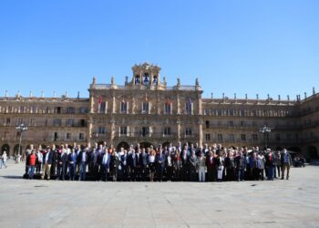 Carlos García Carbayo: «Con la firma de hoy queremos darle visibilidad al hartazgo de Salamanca para que se nos escuche sin más dilación»