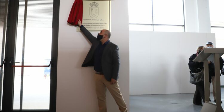 Más de 6.000 piezas de Playmobil estrenan el nuevo Edificio Multiusos de Villares