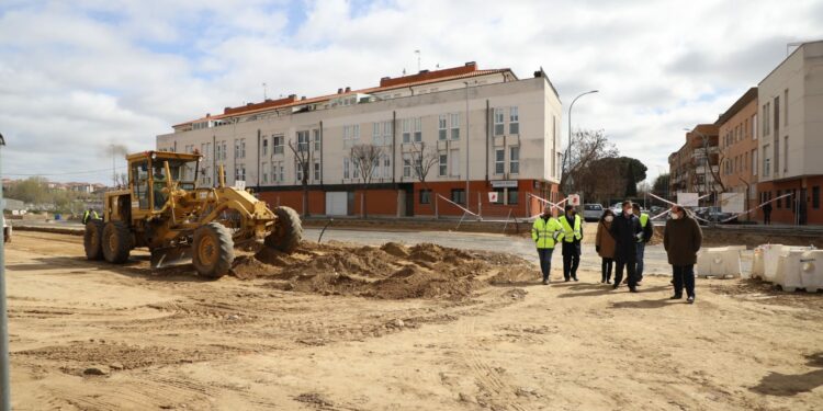 En marcha las obras de la nueva lonja para la celebración de ferias y exposiciones y la mejora de los accesos con el desdoblamiento de la avenida del Padre Ignacio Ellacuría
