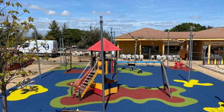 Finalizan las obras del parque infantil de la Plaza del Mediodía