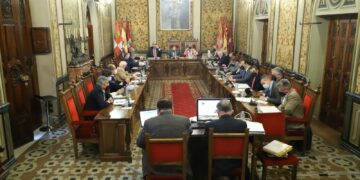 La mayoría de los grupos en la Diputación dan luz verde a la modificación de 19,6 millones para ejecutar las principales obras y actuaciones en los municipios este año