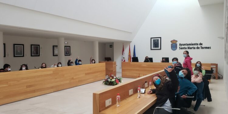 Los niños del CAI plantean una decena de ideas en el pleno de infancia que retoma la actividad presencial