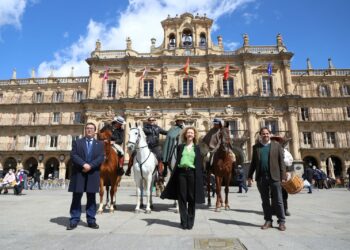 Tres jinetes llegan a Salamanca emulando la ruta realizada por Antonio de Nebrija