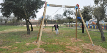 Una tirolina de 22 metros completa la zona deportiva del Mirador del Montalvo