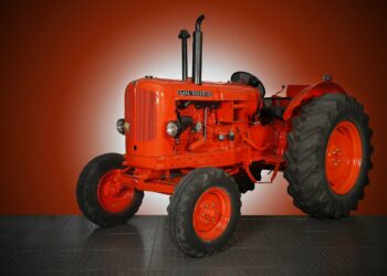 El tractor Sava-Nuffield, pieza del mes del Museo de Historia de la Automoción