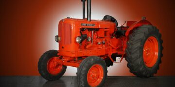 El tractor Sava-Nuffield, pieza del mes del Museo de Historia de la Automoción