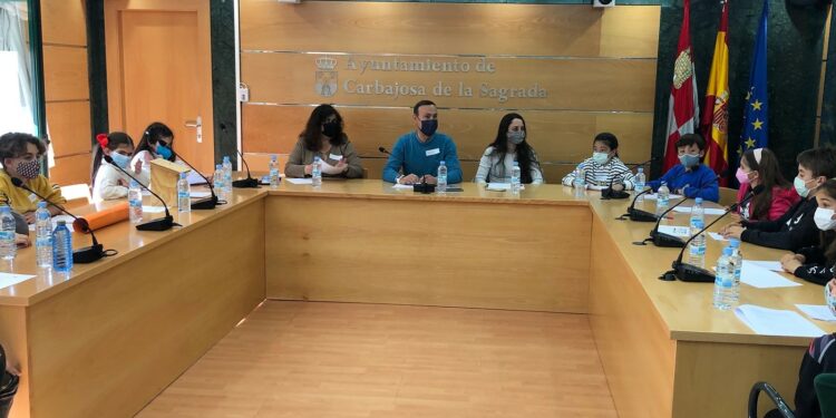 Más fuentes, papeleras, nuevos columpios, una pista de parkour y contenedores de tapones solidarios, entre las peticiones del Consejo de Niños y Adolescentes