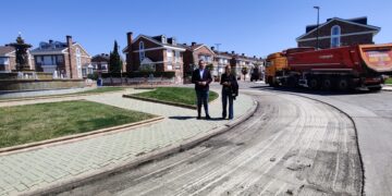 Arranca la pavimentación en La Fontana, la avenida de Madrid y el paseo de Valdelagua