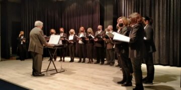 Las voces de la coral ‘Nuevos Aires del Tormes’ deleitan al público
