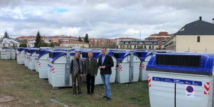 Nuevo impulso al reciclaje de papel y cartón con la incorporación de 77 contenedores de carga lateral