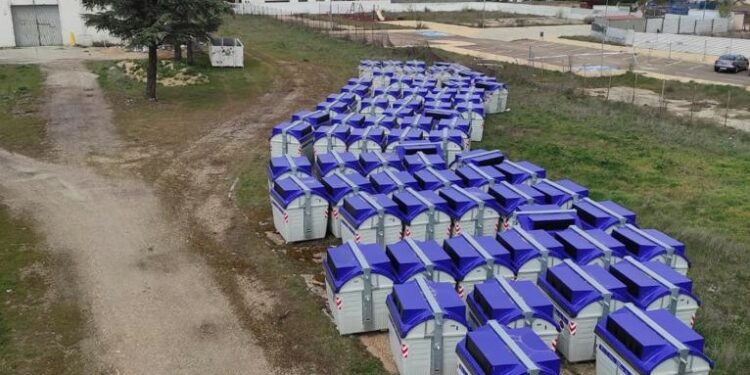Nuevo impulso al reciclaje de papel y cartón con la incorporación de 77 contenedores de carga lateral