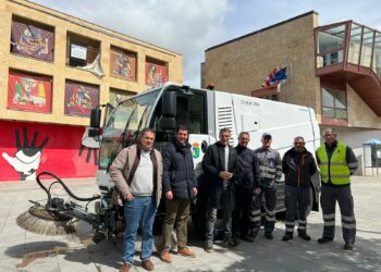 La nueva barredora reforzará la limpieza en los más de 50 kilómetros de viales existentes entre el casco urbano y las urbanizaciones