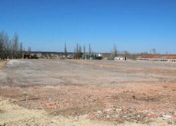 El recinto ferial ya está preparado para acoger las atracciones y las carpas de las peñas de las Fiestas de la Virgen de los Remedios