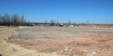 El recinto ferial ya está preparado para acoger las atracciones y las carpas de las peñas de las Fiestas de la Virgen de los Remedios