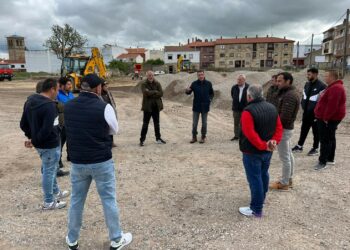 Los feriantes conocen el nuevo Recinto Ferial donde se ubicarán las atracciones durante las fiestas de mayo