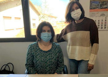 El servicio de acompañamiento atiende a más de un centenar de mayores que viven solos en Villamayor