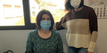 El servicio de acompañamiento atiende a más de un centenar de mayores que viven solos en Villamayor