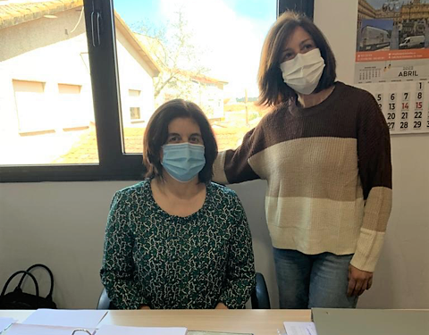 El servicio de acompañamiento atiende a más de un centenar de mayores que viven solos en Villamayor