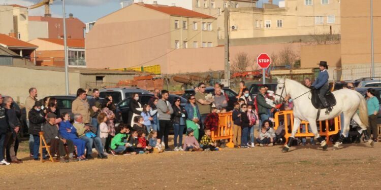 Los sones flamencos amenizan la Fiesta de la Primavera