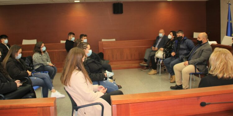 Una treintena de Quintos plantarán el ramo como símbolo de su fiesta, que volverá a celebrarse después de veintidós años