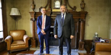 El presidente de las Cortes, Carlos Pollán, visita la Universidad y la Diputación