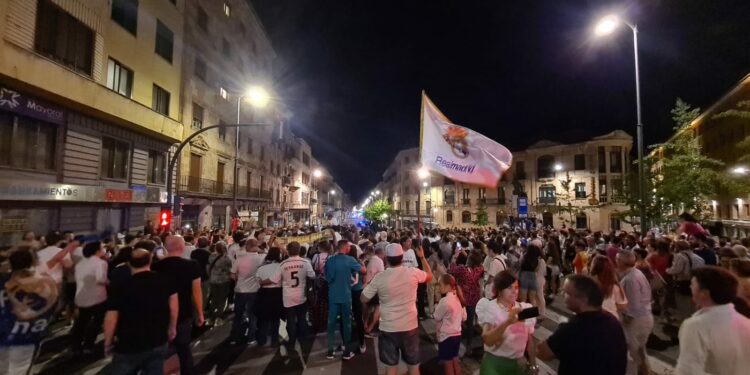 Salamanca se echa a la calle para celebrar la Champions del Real Madrid