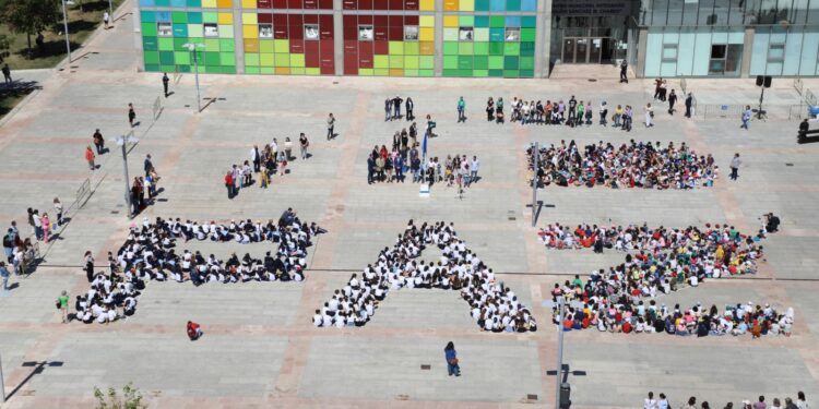 Los escolares de Salamanca piden la paz en Ucrania en el Día de Europa