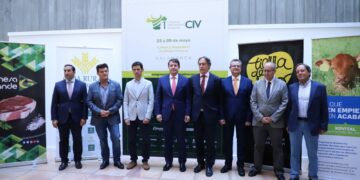 Fernández Mañueco garantiza el apoyo a los ganaderos y agriculturos «y más ante los ataques que proceden del propio Gobierno de España»