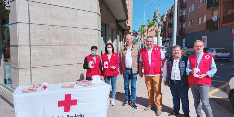 Cruz Roja recauda 15.090 euros en el Día de la Banderita para ayudar a los refugiados ucranianos a integrarse en la sociedad salmantina