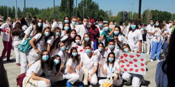 Besos, música y personajes infantiles para los niños hospitalizados