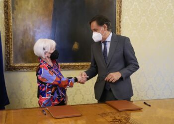 La malagueña María Rosa Pellew dona 49 muñecas al Museo Casa Lis