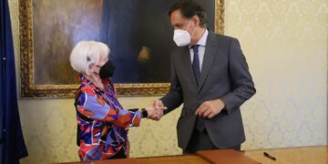 La malagueña María Rosa Pellew dona 49 muñecas al Museo Casa Lis