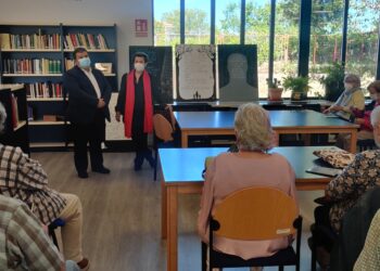 La biblioteca Antonio de Nebrija de Santa Marta recibe 275 obras donadas por la autora Charo Ruano