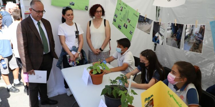 La Plaza de los Bandos acoge la VII Feria ‘Primavera Científica’