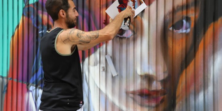 Arte, talento y color de 18 artistas para optar a los premios y el reconocimiento de la Galería Urbana Barrio del Oeste