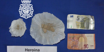 Detenidos dos varones que portaban 70 dosis de heroína listas para su venta