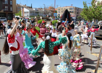 Santa Marta vive su particular Feria de Abril al ritmo de la música y los bailes de las sevillanas