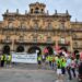 Los trabajadores de la empresa de limpieza viaria de Salamanca se manifiestan para pedir el incremento salarial de los tres últimos años