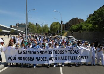 Los sanitarios protestan contra «la precariedad laboral» en las puertas del Hospital Universitario