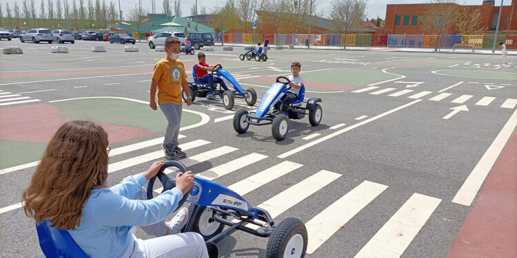 Los escolares aprenden a moverse seguros con las actividades de Educación Vial de ‘Ciudad de los Niños’