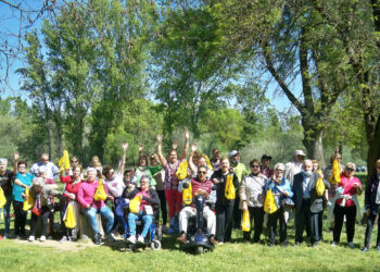 Los mayores disfrutan del paseo y el almuerzo saludable en la Isla del Soto