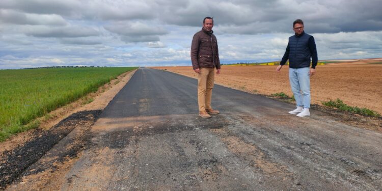 Pavimentación de la DSA-503 que une la carretera de Vitigudino con Carrascal de Barregas